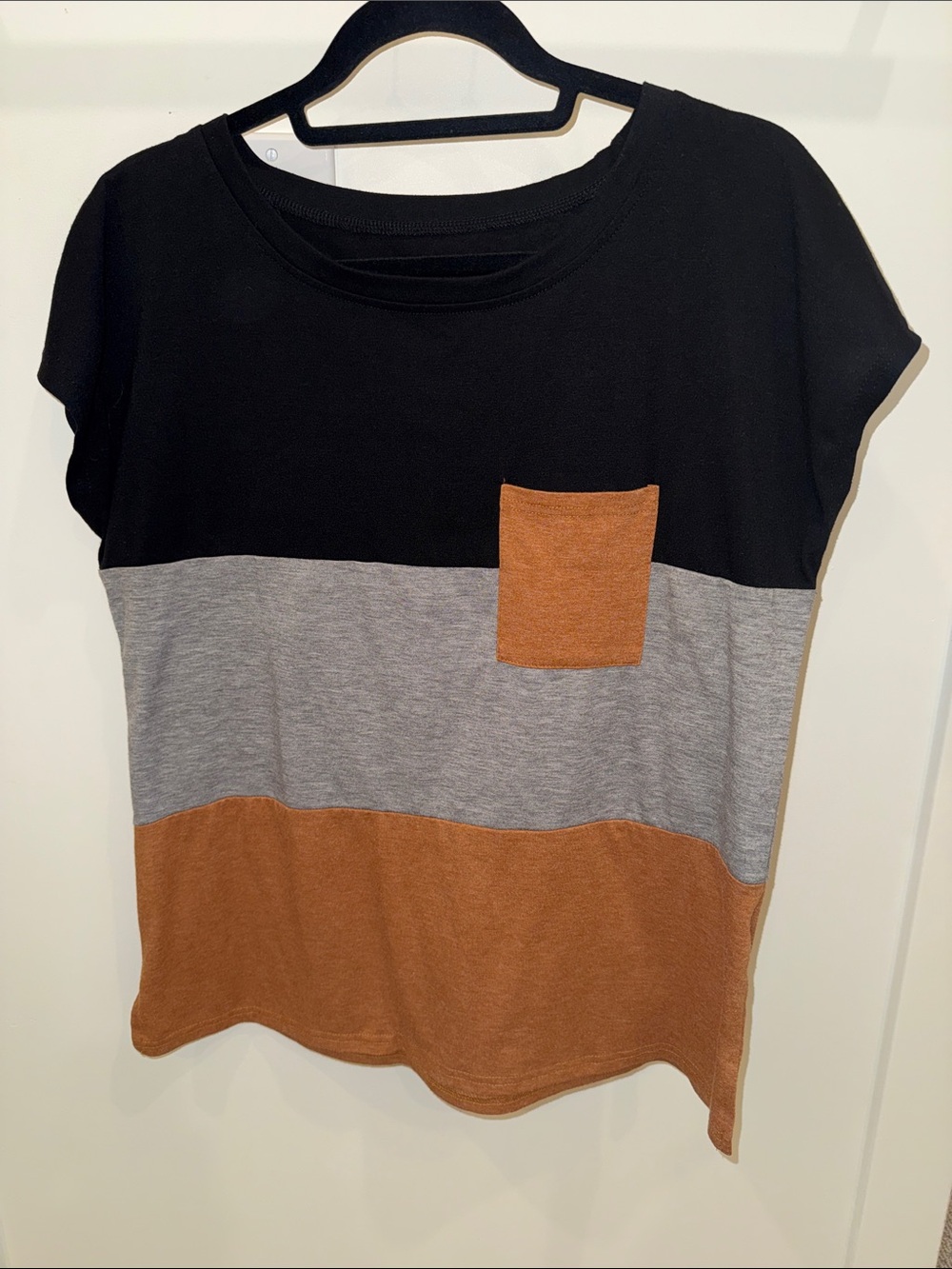 Women’s Colorblock Crewneck Top with Pocket - Black, Gray & Brown